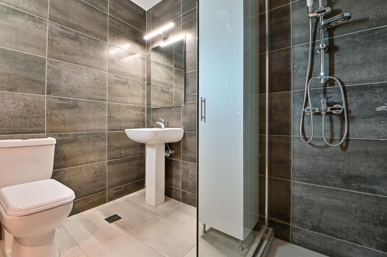 Charming Apartment With A Sea View Terrace Пирея Екстериор снимка